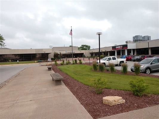 200 E 90th St, Davenport, IA for lease Building Photo- Image 1 of 6