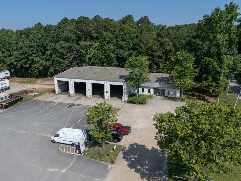 7735 Bishop Rd, Fairburn, GA à louer - Photo du bâtiment - Image 3 de 8