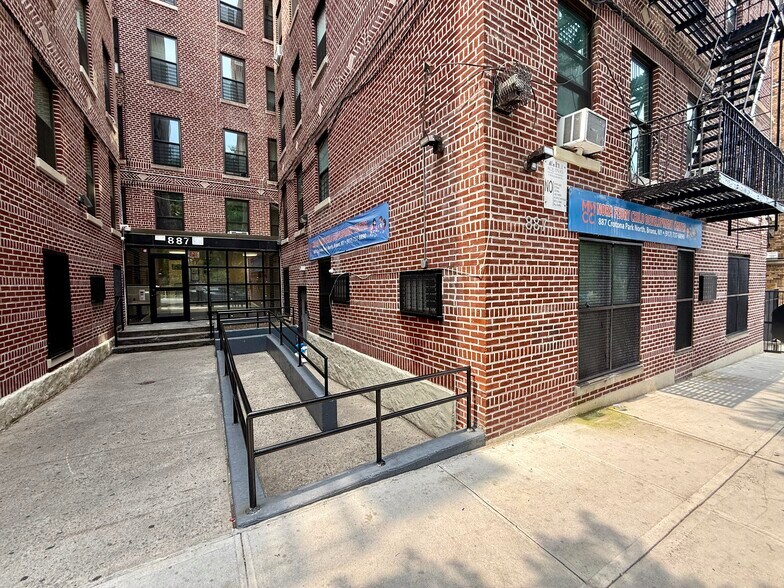 887 Crotona Pky N, Bronx, NY à louer - Photo du bâtiment - Image 2 de 18