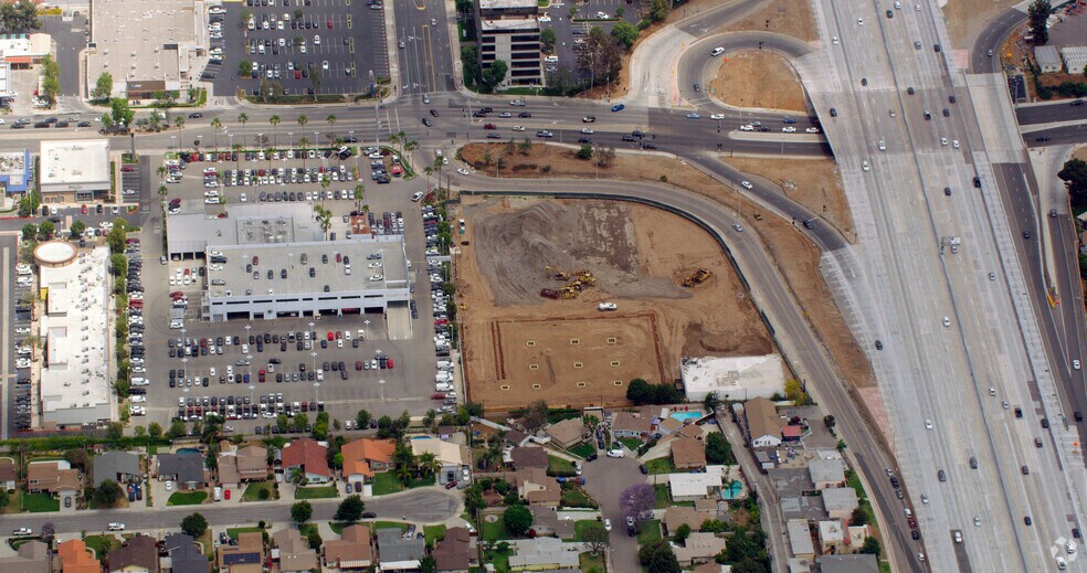 2539 E Garvey Ave N, West Covina, CA à louer - Aérien - Image 3 de 7