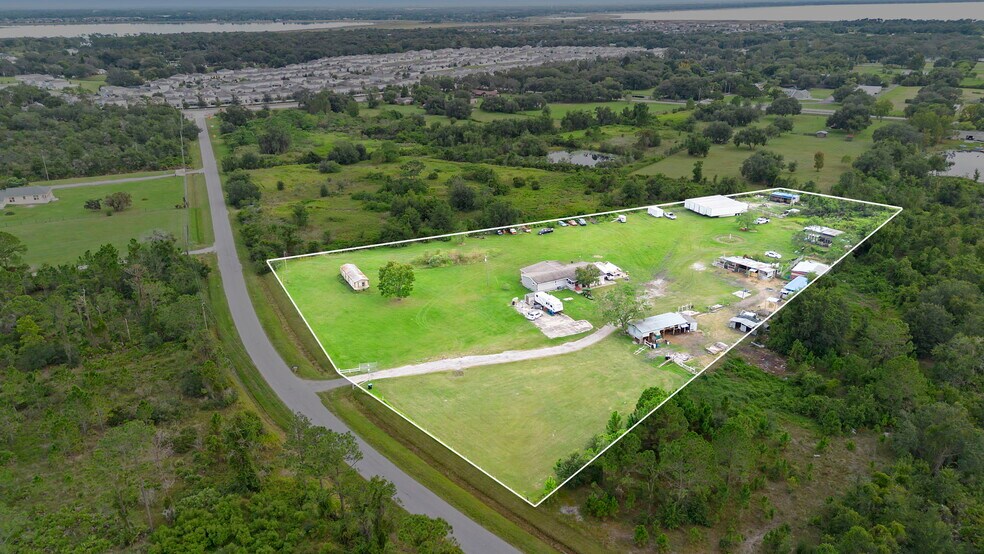 4250 High Plains Ln, Kissimmee, FL à vendre - Photo du bâtiment - Image 2 de 4