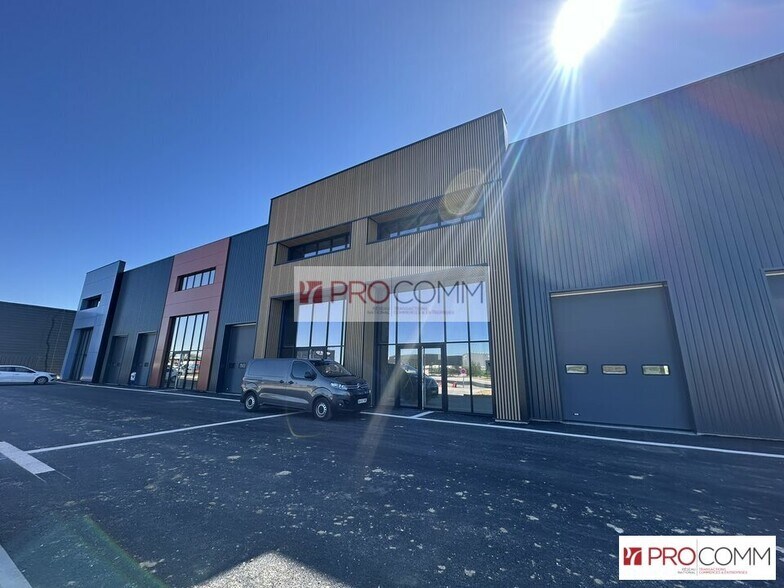 Retail in Mainvilliers for lease - Building Photo - Image 2 of 5