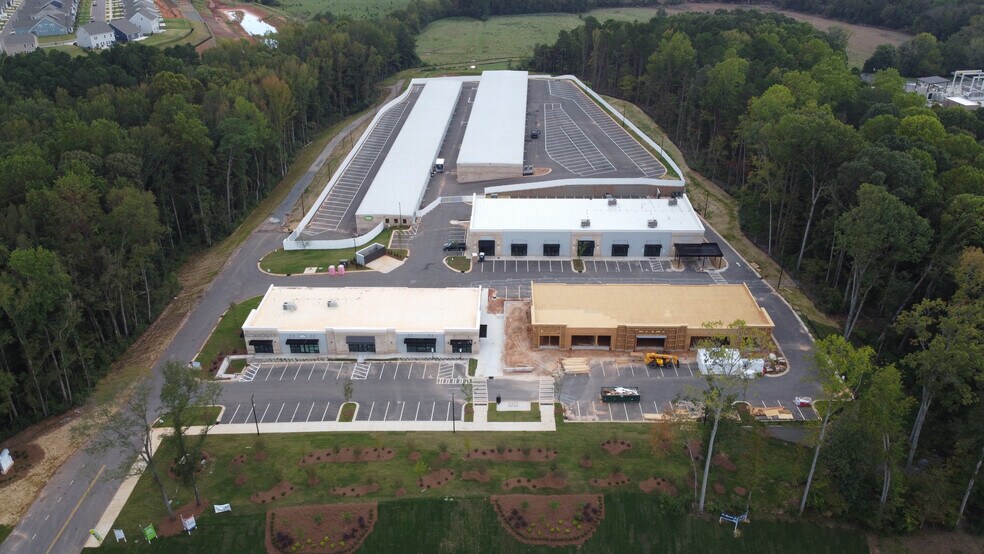 360 Fort Mill, Fort Mill, SC à louer - Photo du bâtiment - Image 3 de 19