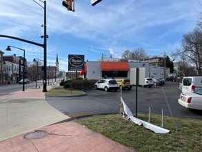 4727 Vine St, Cincinnati, OH for lease Interior Photo- Image 2 of 2