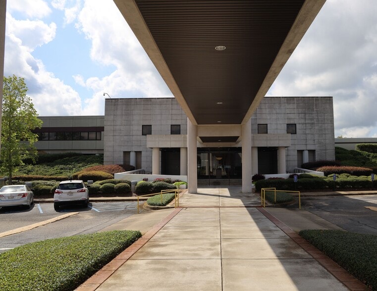 2108 E South Blvd, Montgomery, AL for sale - Building Photo - Image 1 of 13
