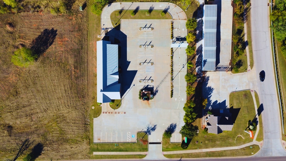 1821 E Memorial Rd, Oklahoma City, OK for sale - Building Photo - Image 2 of 3