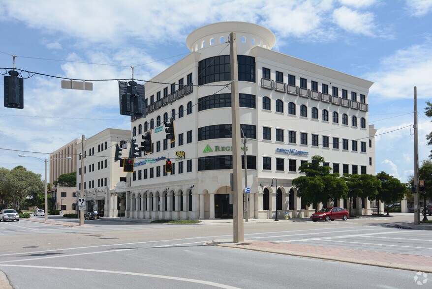 1626 Ringling Blvd, Sarasota, FL à louer - Photo du bâtiment - Image 3 de 12