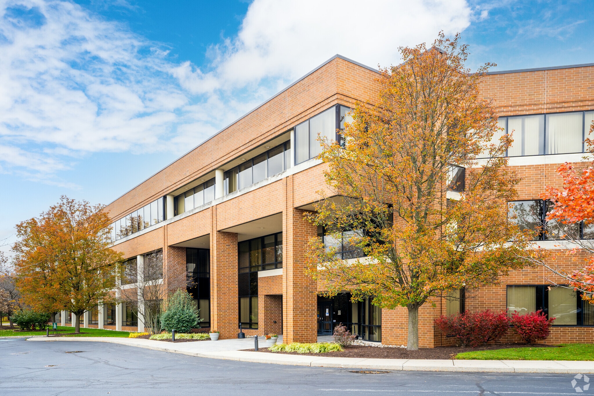 1525 Valley Center Pky, Bethlehem, PA for lease Primary Photo- Image 1 of 8