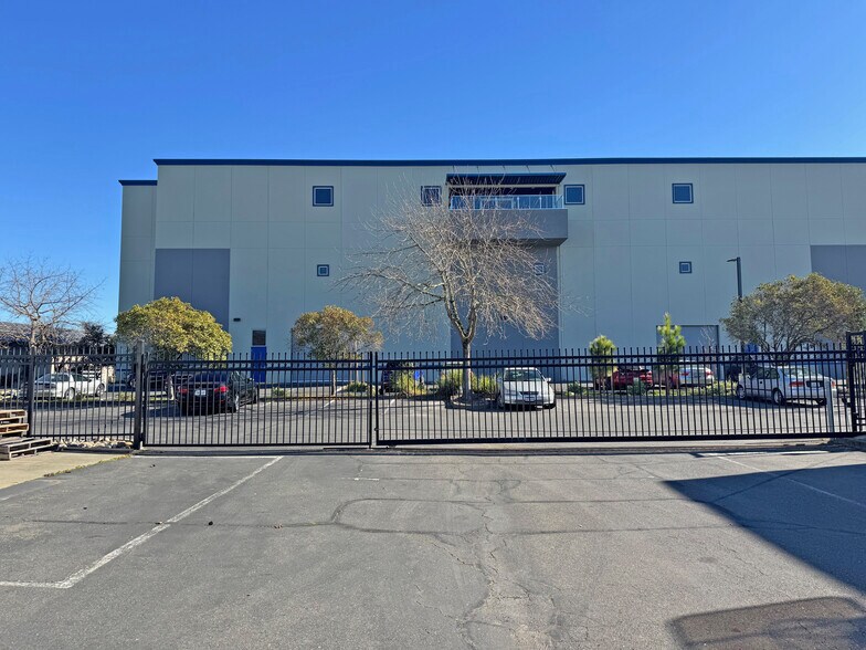 5550 Skylane Blvd, Santa Rosa, CA à louer - Photo du bâtiment - Image 3 de 6
