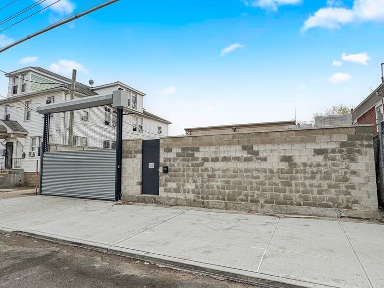 198 Grandview Ave, Staten Island, NY for sale - Building Photo - Image 2 of 6