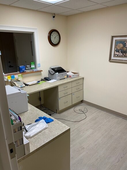 625 Belle Terre Rd, Port Jefferson, NY for lease - Interior Photo - Image 3 of 5