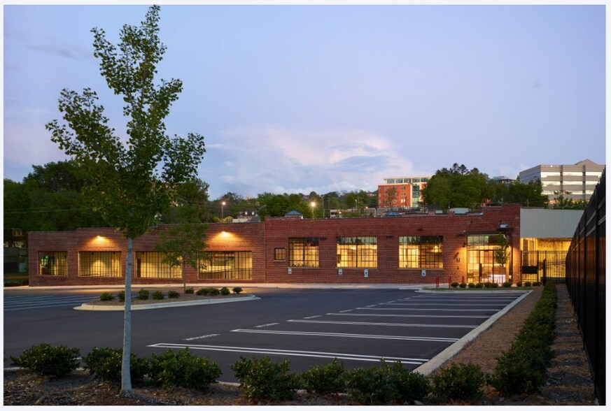 2200 Magnolia Ave S, Birmingham, AL à louer - Photo du bâtiment - Image 3 de 5