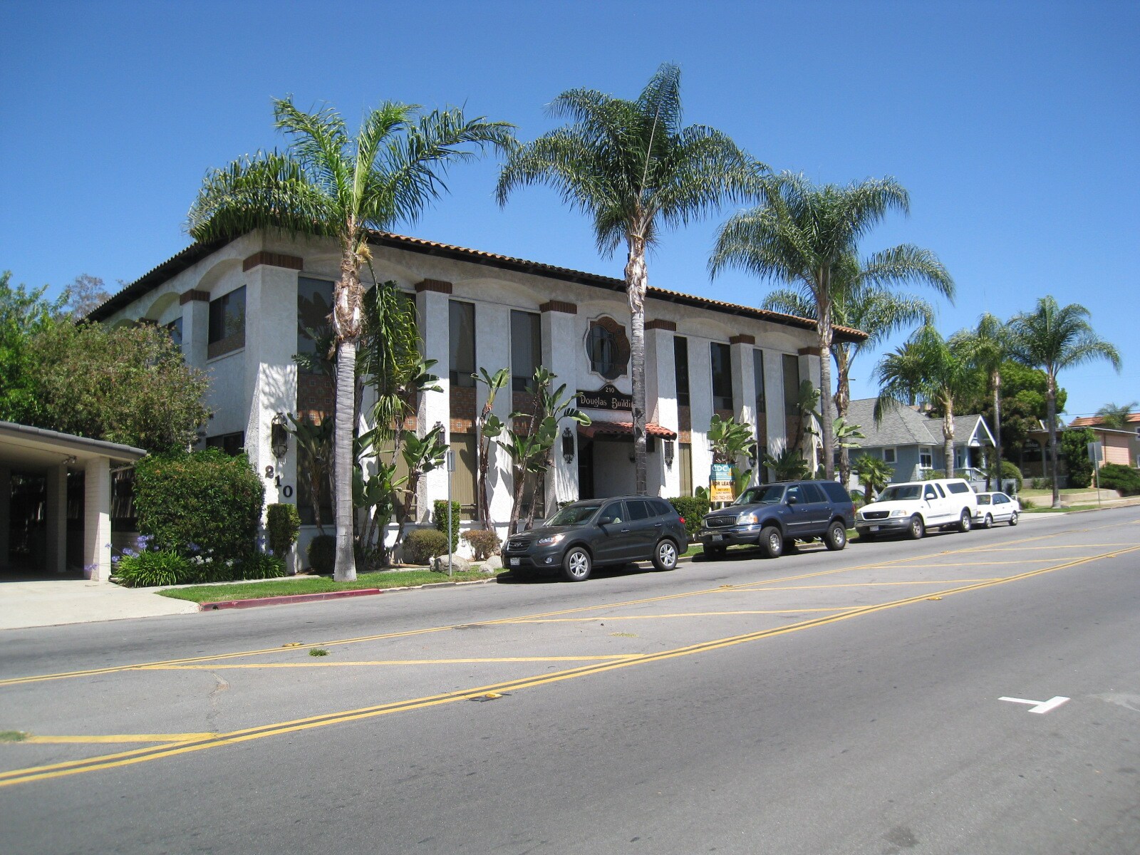 210 S Juniper St, Escondido, CA à louer Photo principale- Image 1 de 2