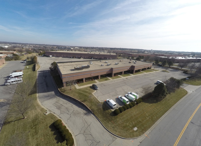 7943-7957 Bond St, Lenexa, KS for lease - Building Photo - Image 2 of 6