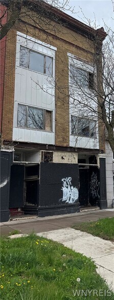 326 Niagara St, Niagara Falls, NY à vendre - Photo du bâtiment - Image 2 de 4