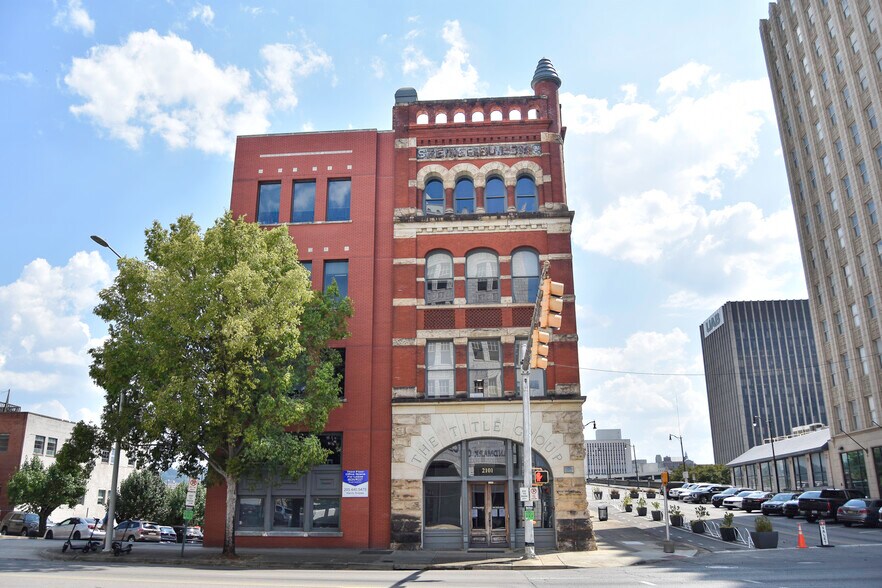 2101 1st Ave N, Birmingham, AL à louer - Photo du bâtiment - Image 1 de 17