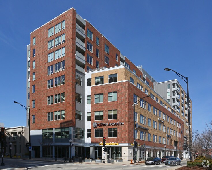 301 N Neil St, Champaign, IL à louer - Photo du bâtiment - Image 2 de 6