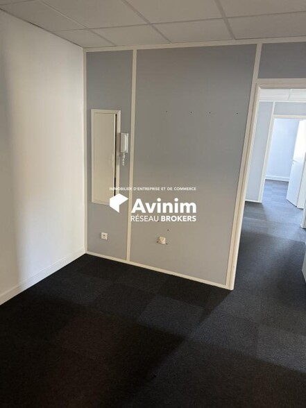 Office in Brignais for lease - Interior Photo - Image 3 of 24