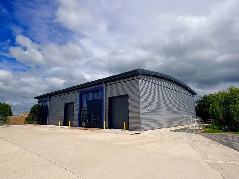 Units 14 & 15 Welsh Lane, Banbury for sale - Building Photo - Image 1 of 30