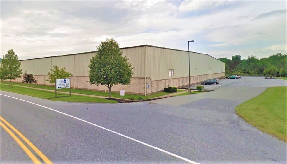 47 Industrial Rd, Elizabethtown, PA à louer - Photo du bâtiment - Image 2 de 5