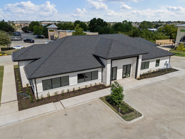 8056 Precinct Line Rd, Colleyville, TX à vendre - Photo du bâtiment - Image 2 de 16