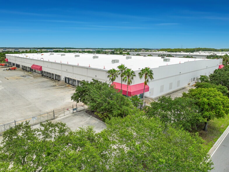 401 Gills Dr, Orlando, FL à louer - Photo du bâtiment - Image 2 de 5