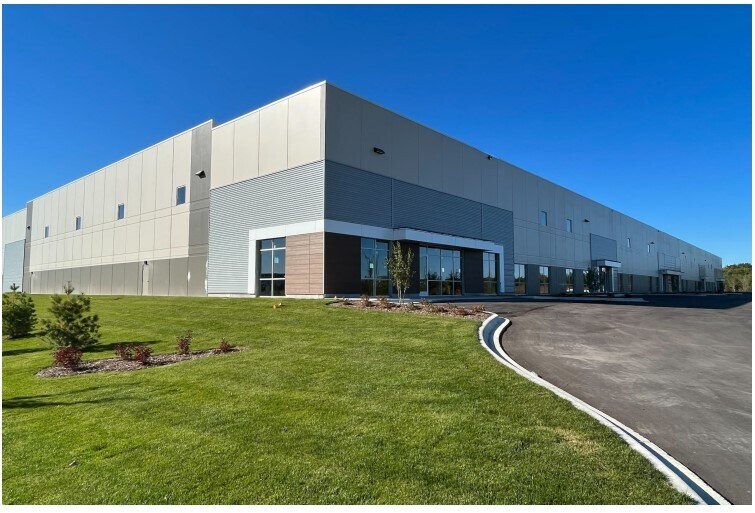 8367 Bunker Lake Blvd, Ramsey, MN à louer - Photo principale - Image 1 de 5