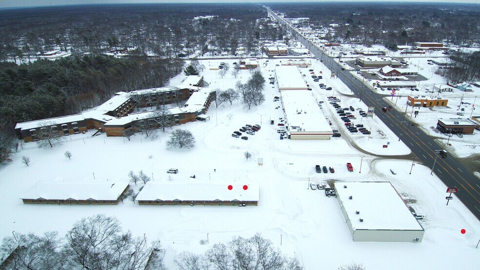 957 Brookhaven Ct, Muskegon, MI à vendre - Photo du bâtiment - Image 3 de 10