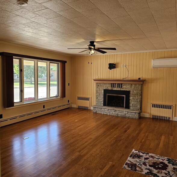 504 S Pelham St, Rhinelander, WI for sale - Interior Photo - Image 3 of 11