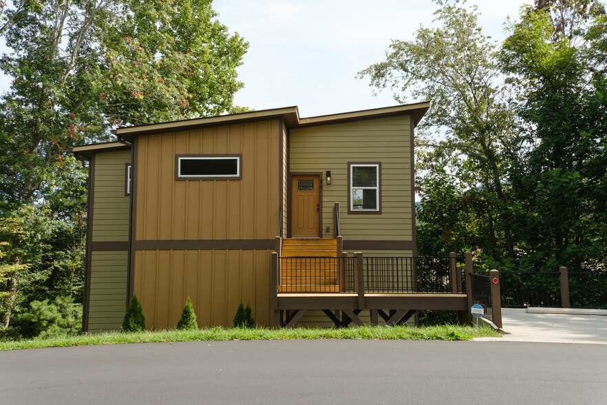 14 Red Maple Dr, Weaverville, NC à vendre - Photo du bâtiment - Image 2 de 38