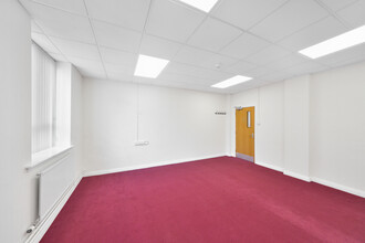 Earls Rd, Grangemouth for lease Interior Photo- Image 2 of 3