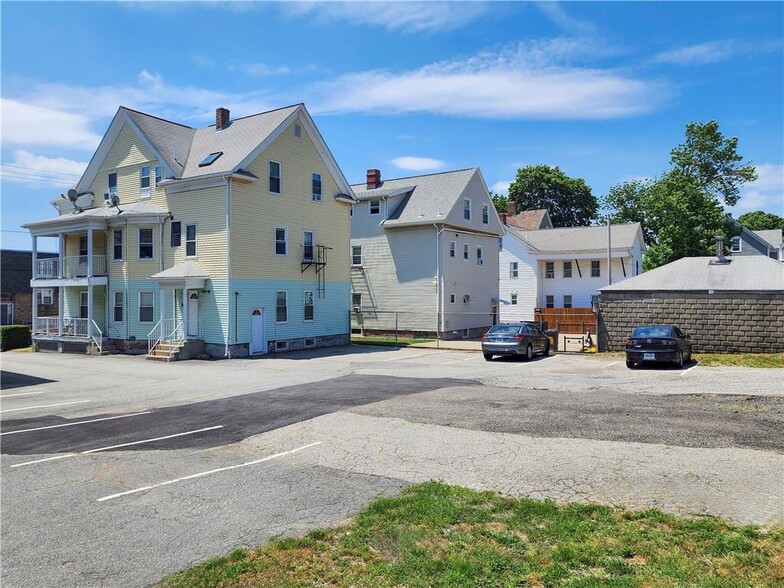 Multifamily in Pawtucket, RI for sale - Building Photo - Image 1 of 1