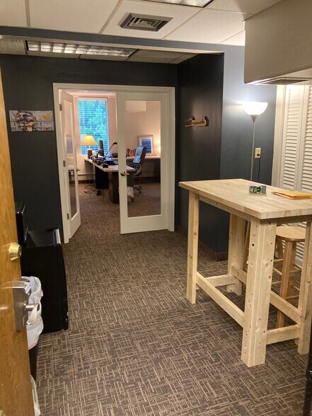 6440 Flying Cloud Dr, Eden Prairie, MN à louer - Photo du bâtiment - Image 3 de 6