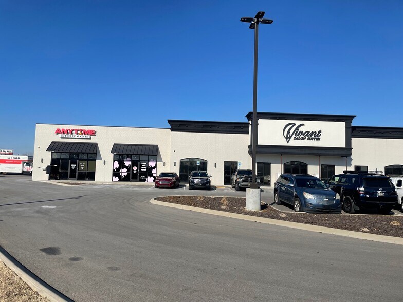 1690 Wilma Rudolph Blvd, Clarksville, TN à louer - Photo du bâtiment - Image 3 de 6