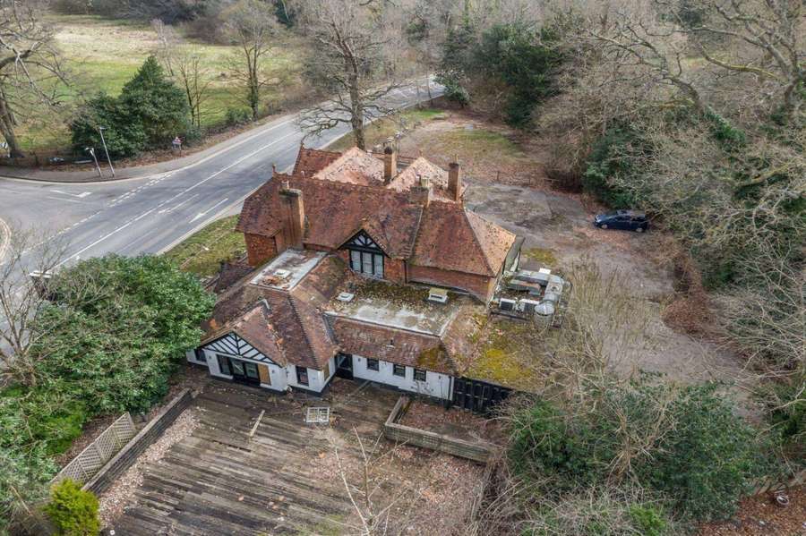 London Rd, Ascot for sale Building Photo- Image 1 of 4