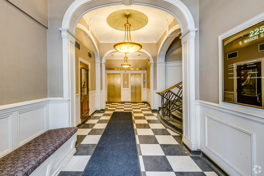 225 E Mason St, Milwaukee, WI for sale - Lobby - Image 1 of 1