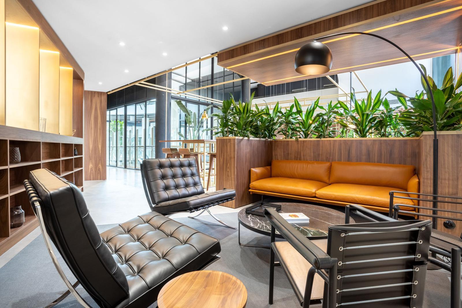 Office in Bordeaux for lease Lobby- Image 1 of 6