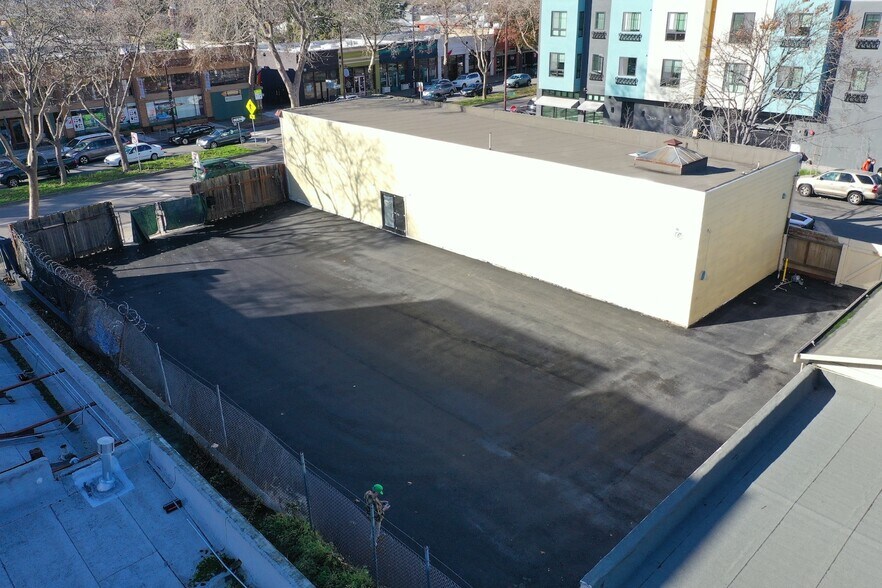 2551 San Pablo Ave, Berkeley, CA à louer - Photo du bâtiment - Image 3 de 5