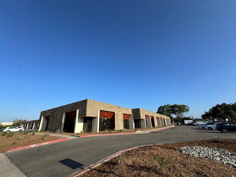 2223-2320 S Fairview St, Santa Ana, CA à louer - Photo du bâtiment - Image 2 de 4