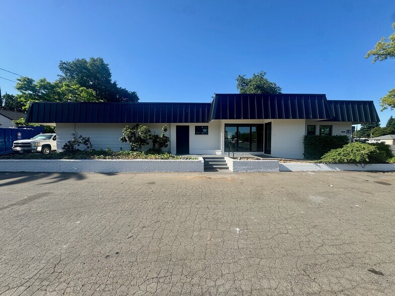 5900 Wedgewood Ave, Carmichael, CA à louer - Photo du bâtiment - Image 1 de 11