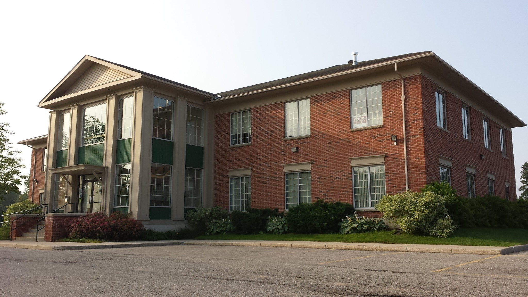 200 McNab St, Brockton, ON à louer Photo du bâtiment- Image 1 de 4