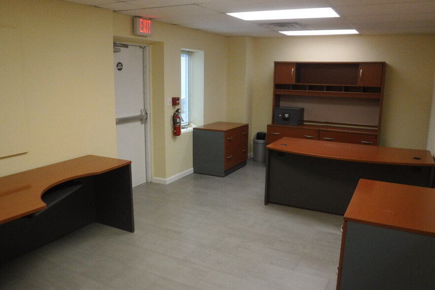 206 E Pennsylvania Blvd, Feasterville Trevose, PA for lease - Interior Photo - Image 3 of 20