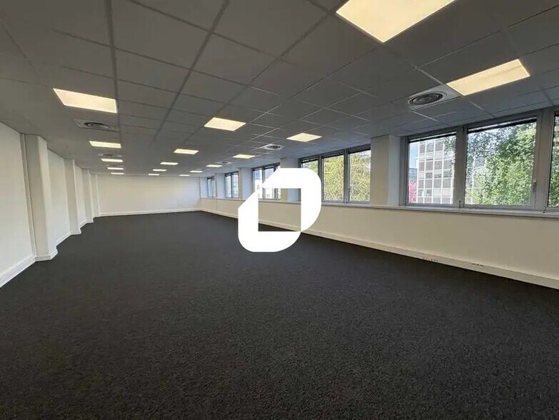 Office in Vélizy-Villacoublay for lease - Interior Photo - Image 3 of 20