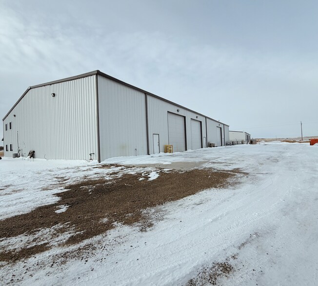 6416 Wickum Rd, Williston, ND à vendre - Photo du bâtiment - Image 3 de 21