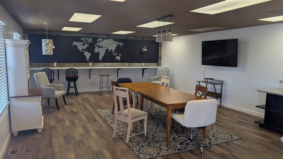 202 S Eldorado Rd, Bloomington, IL à vendre - Photo du bâtiment - Image 2 de 5