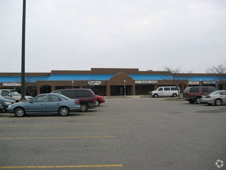 346-570 N Grandstaff Dr, Auburn, IN for lease - Building Photo - Image 2 of 9