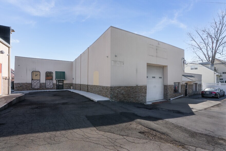 140 S Highland Ave, Ossining, NY à louer - Photo du bâtiment - Image 2 de 4