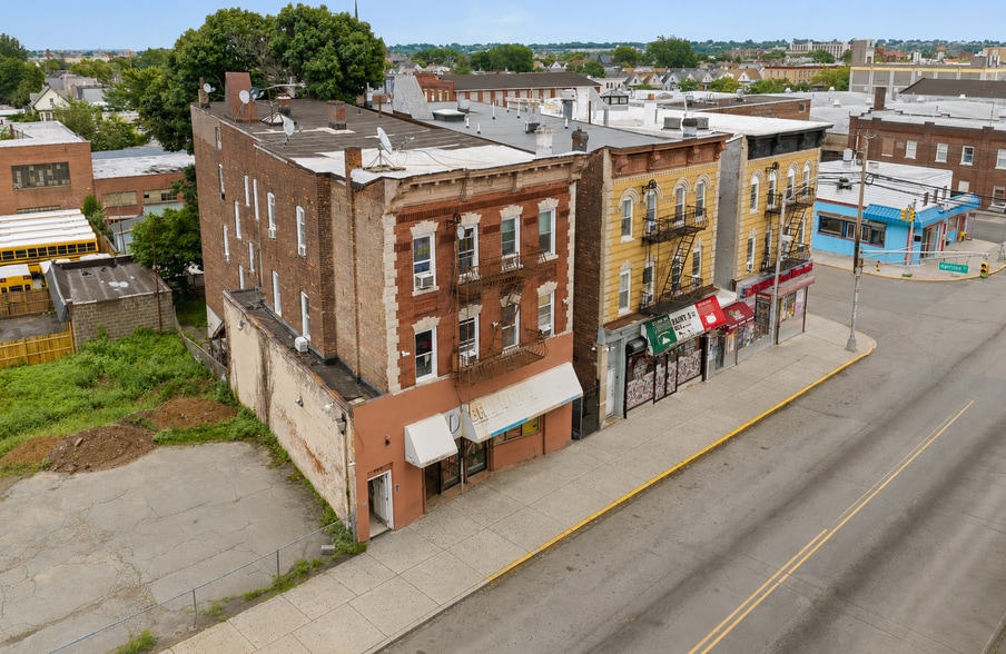 898 Main Ave, Passaic, NJ à vendre - Photo du bâtiment - Image 2 de 15