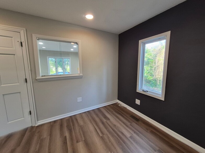 1600 Elm St, Sanford, NC à louer - Photo intérieure - Image 3 de 15