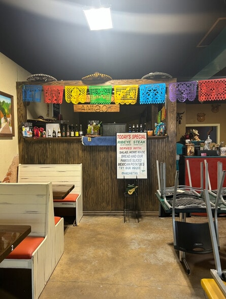 112 S Main St, Hennessey, OK for sale - Interior Photo - Image 3 of 25